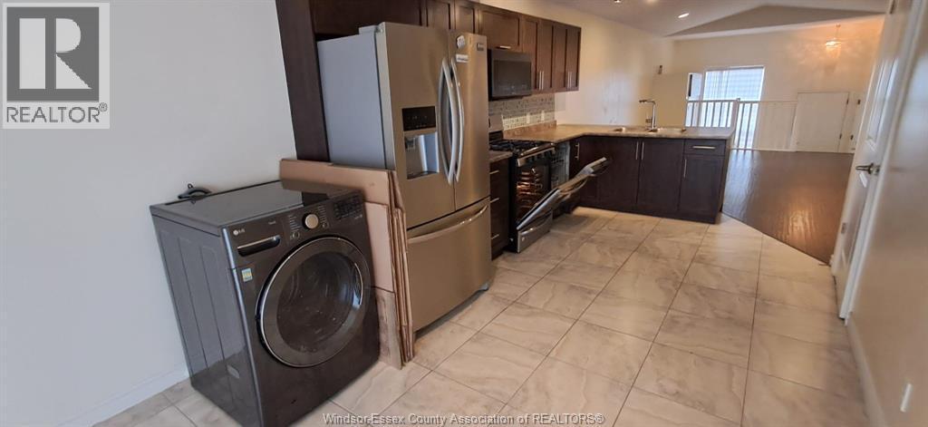 3198 Seville Ave, Windsor, ON - Indoor Photo Showing Laundry Room
