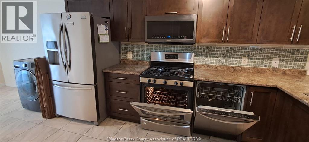 3198 Seville Ave, Windsor, ON - Indoor Photo Showing Kitchen
