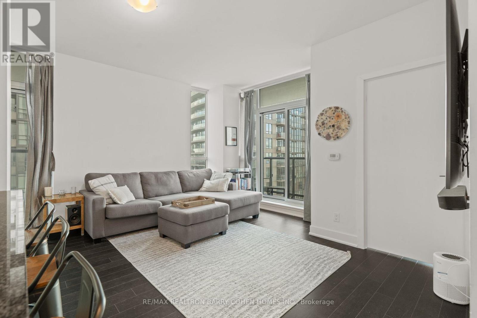 1206 - 1486 Bathurst Street, Toronto, ON - Indoor Photo Showing Living Room