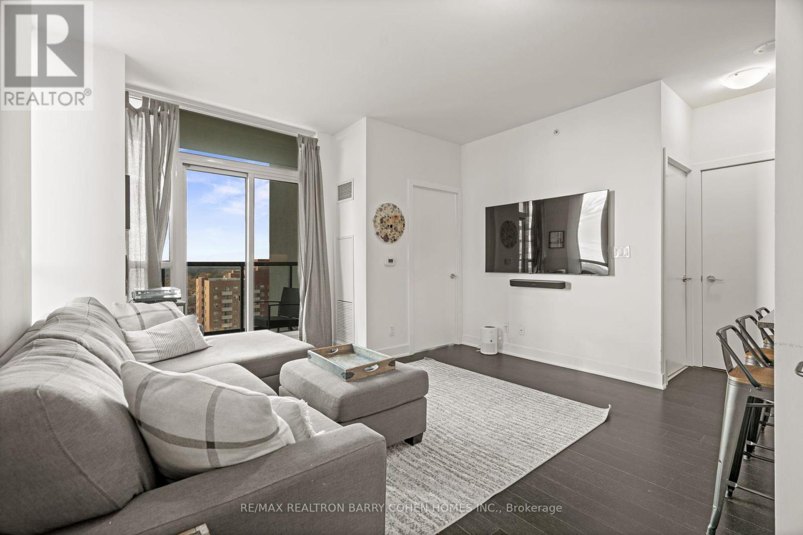 1206 - 1486 Bathurst Street, Toronto, ON - Indoor Photo Showing Living Room