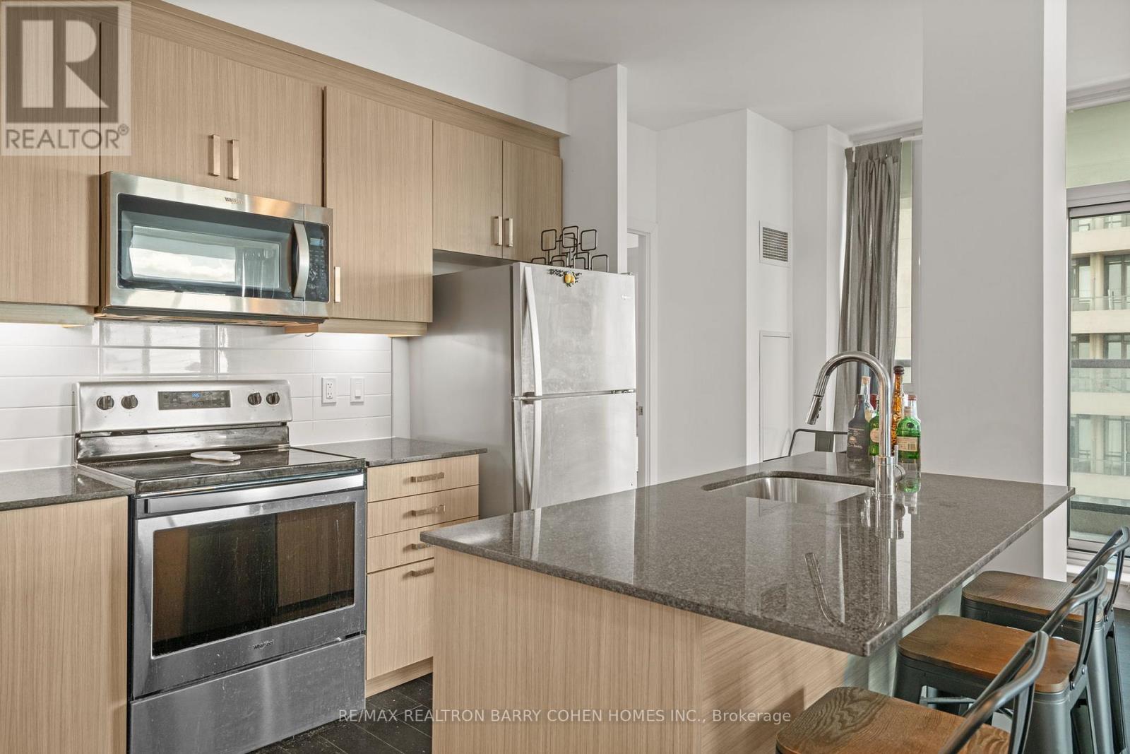 1206 - 1486 Bathurst Street, Toronto, ON - Indoor Photo Showing Kitchen