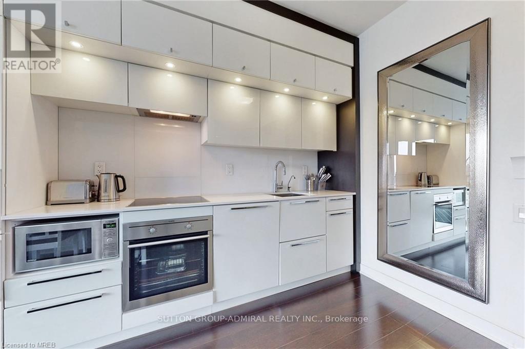 3706 - 15 Grenville Street, Toronto, ON - Indoor Photo Showing Kitchen