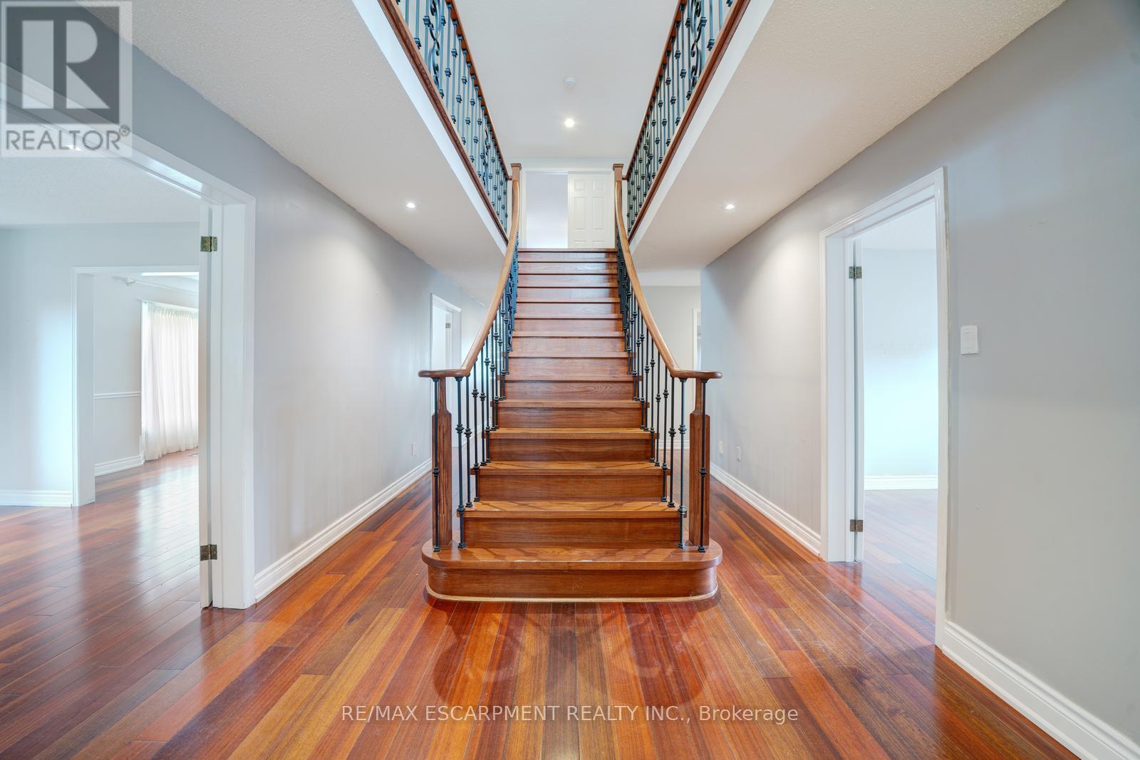 102 Crawford Rose Drive, Aurora, ON - Indoor Photo Showing Other Room