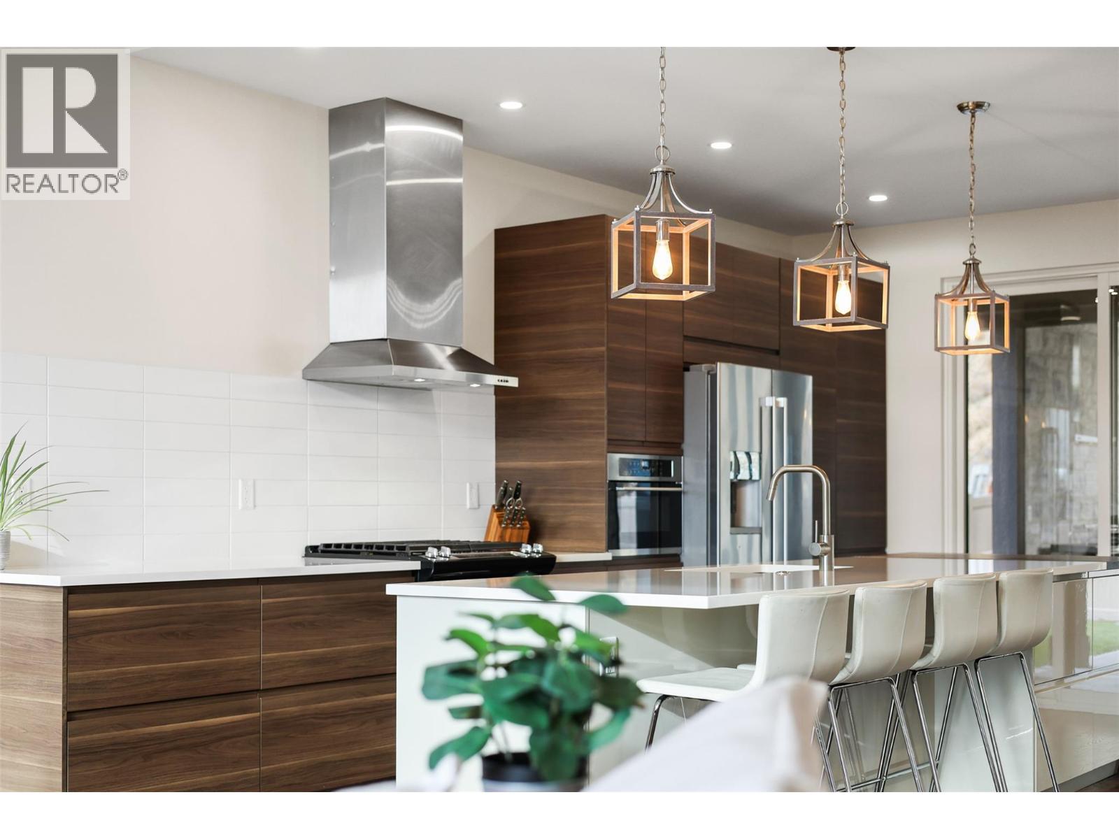 3633 Sillaro Place, Kamloops, BC - Indoor Photo Showing Kitchen With Upgraded Kitchen