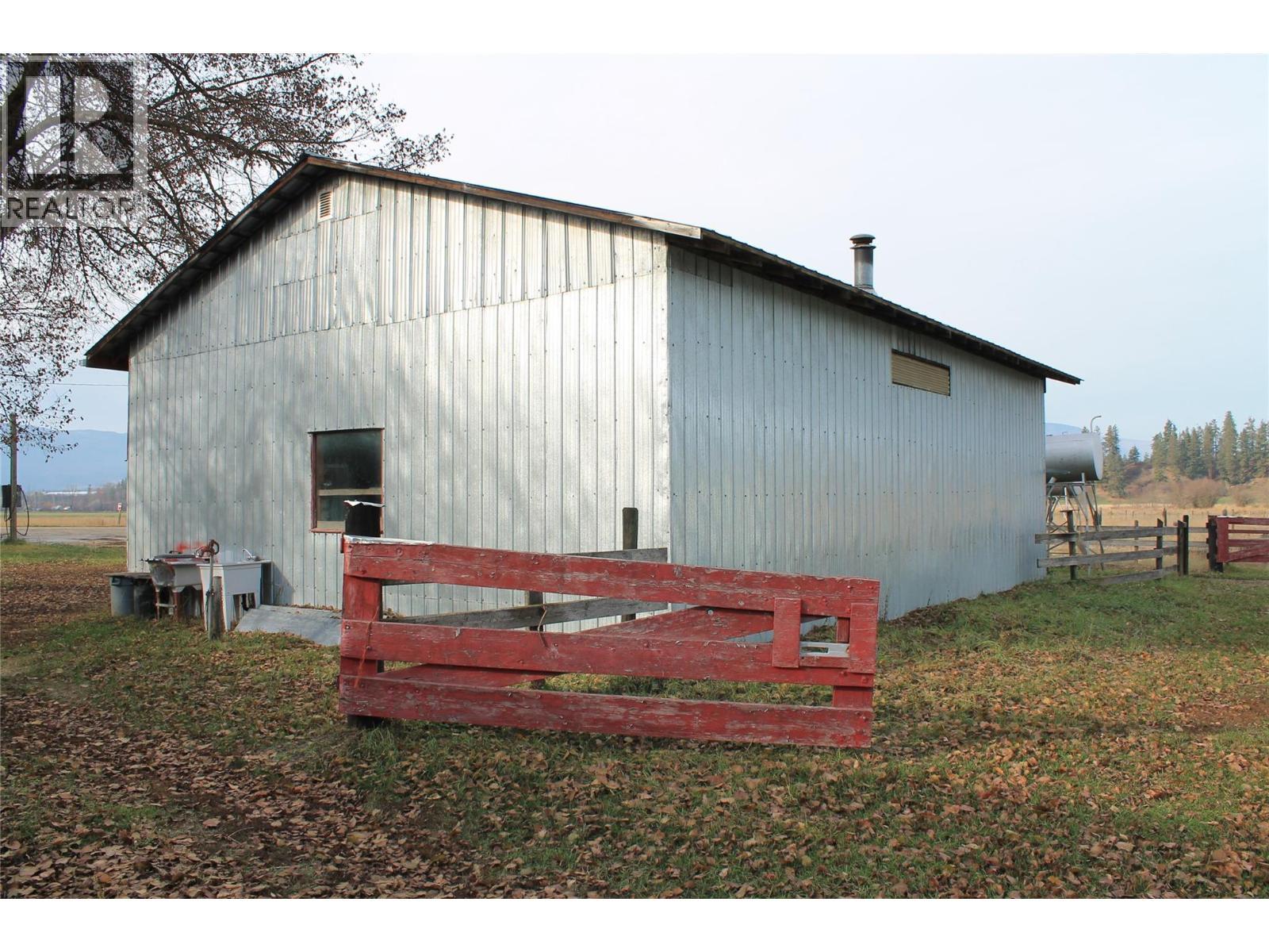 4201 97A Highway, Spallumcheen, BC - Outdoor With Exterior