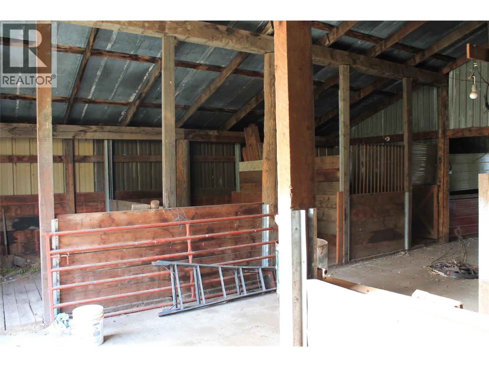 4201 97A Highway, Spallumcheen, BC - Indoor