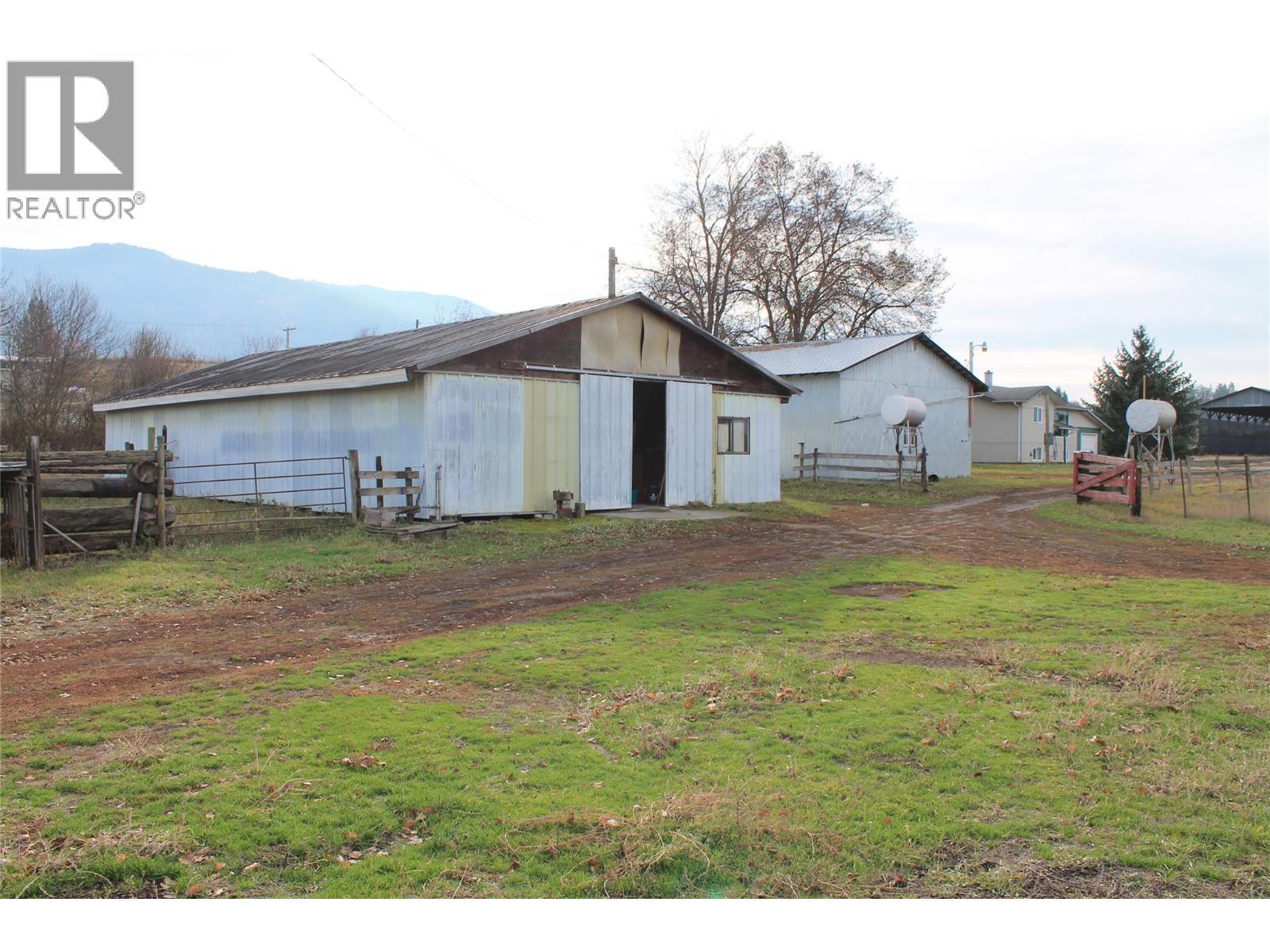 4201 97A Highway, Spallumcheen, BC - Outdoor