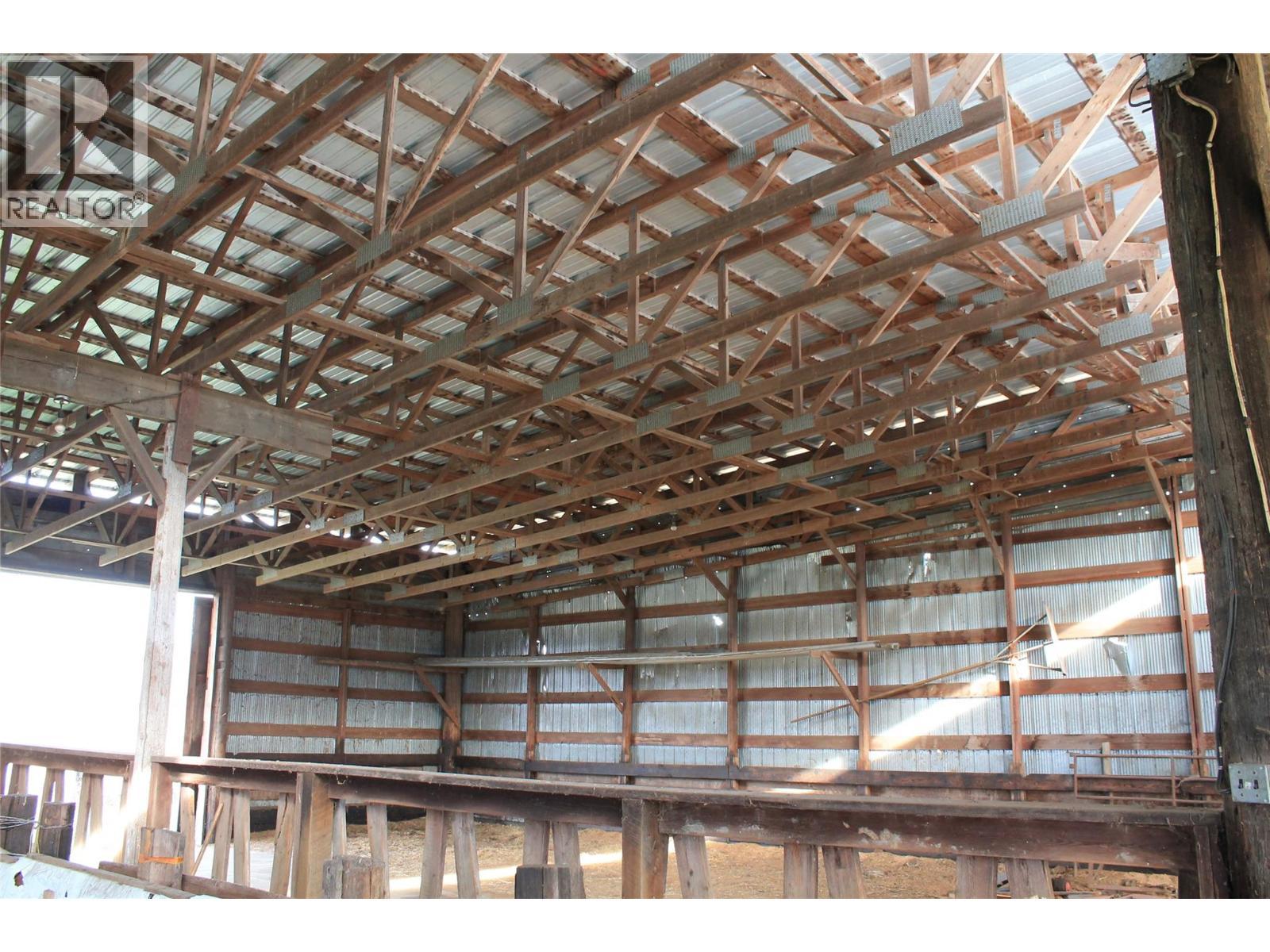 4201 97A Highway, Spallumcheen, BC - Indoor Photo Showing Other Room