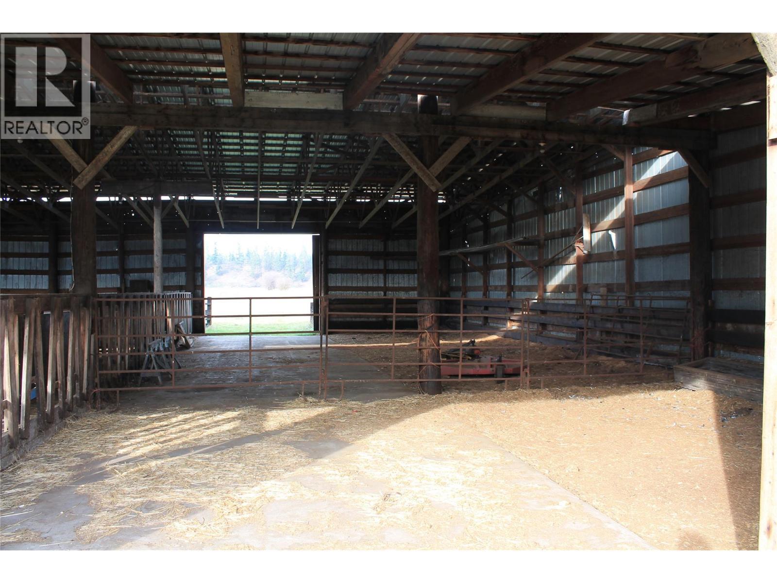 4201 97A Highway, Spallumcheen, BC - Outdoor