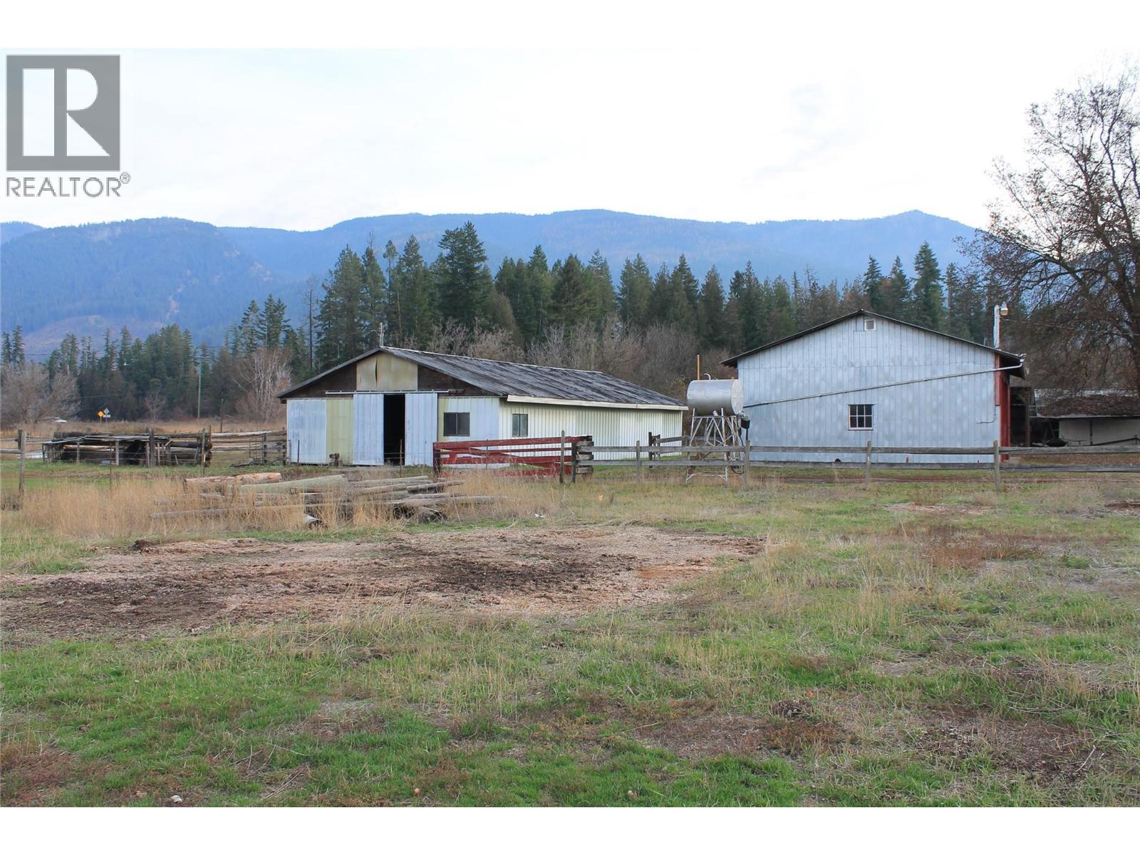 4201 97A Highway, Spallumcheen, BC - Outdoor