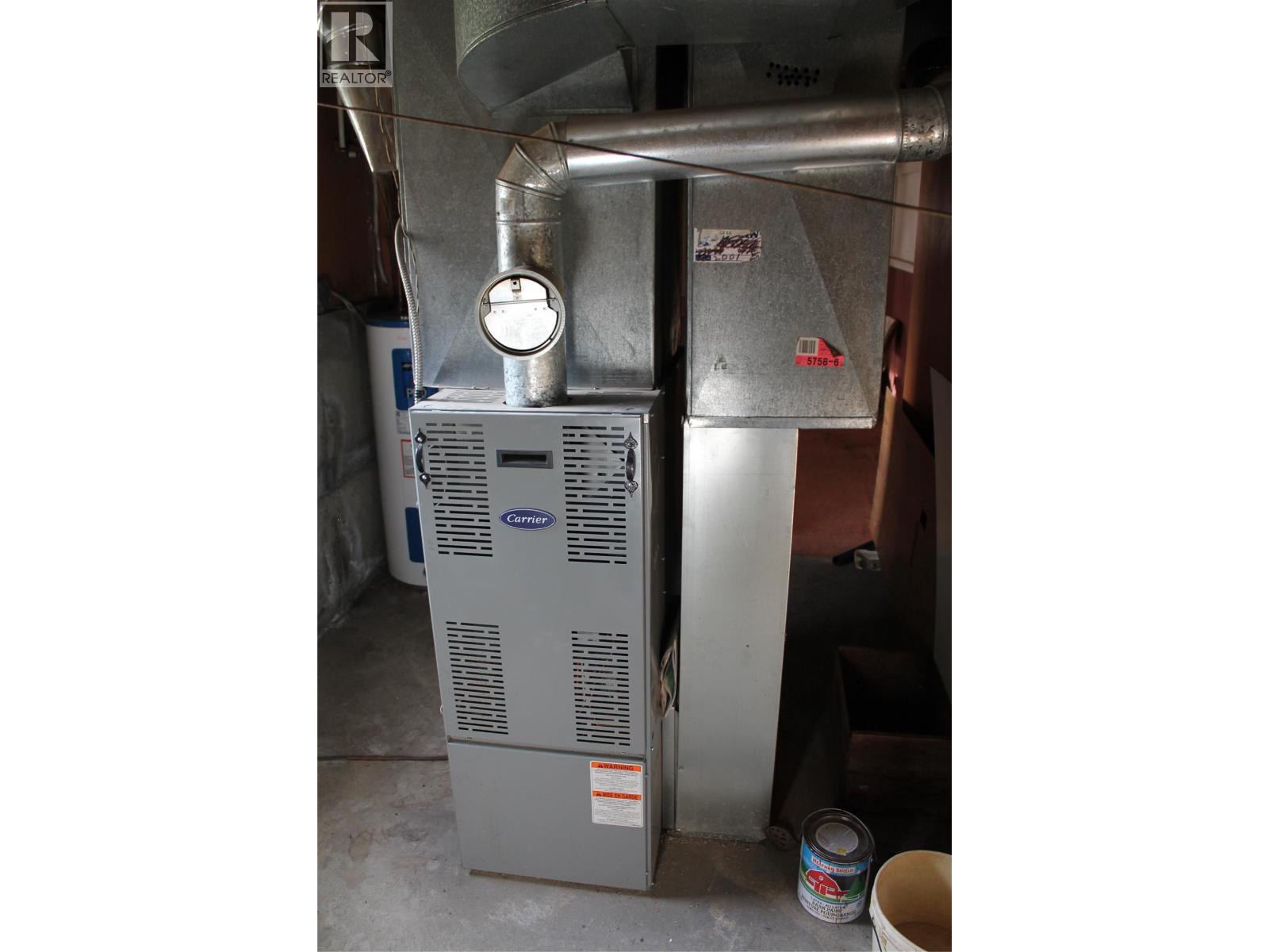 4201 97A Highway, Spallumcheen, BC - Indoor Photo Showing Basement