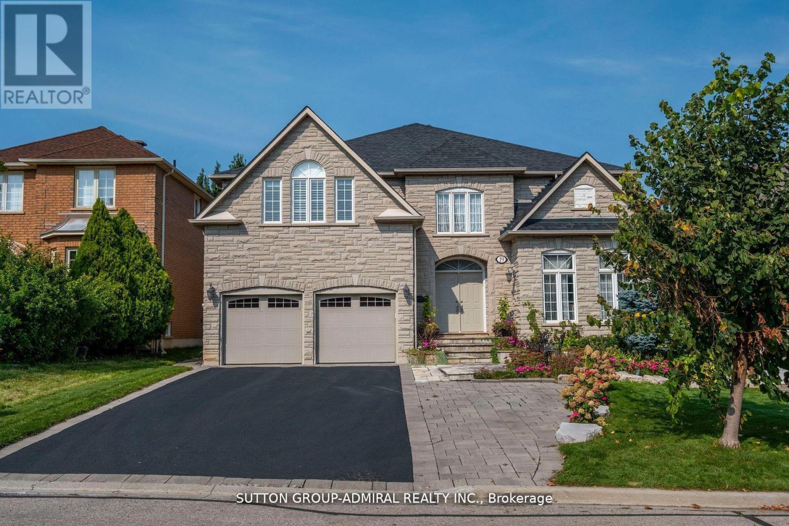 19 Langtry Place, Vaughan, ON - Outdoor With Facade