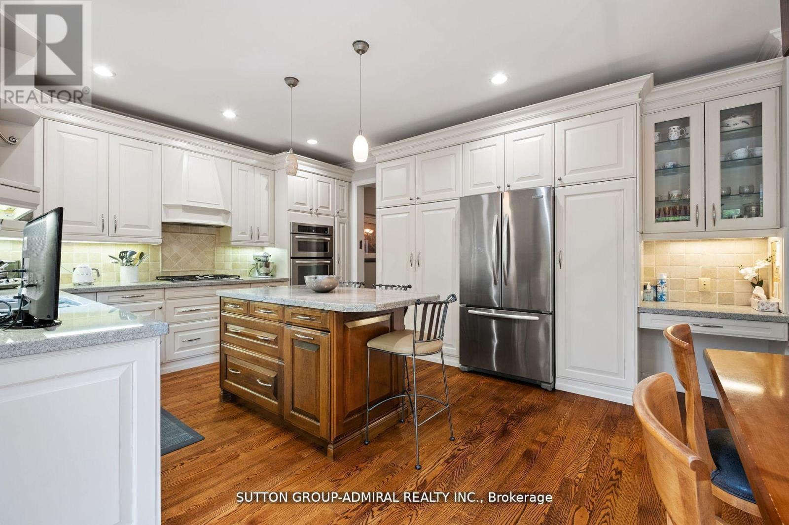 19 Langtry Place, Vaughan, ON - Indoor Photo Showing Kitchen With Upgraded Kitchen