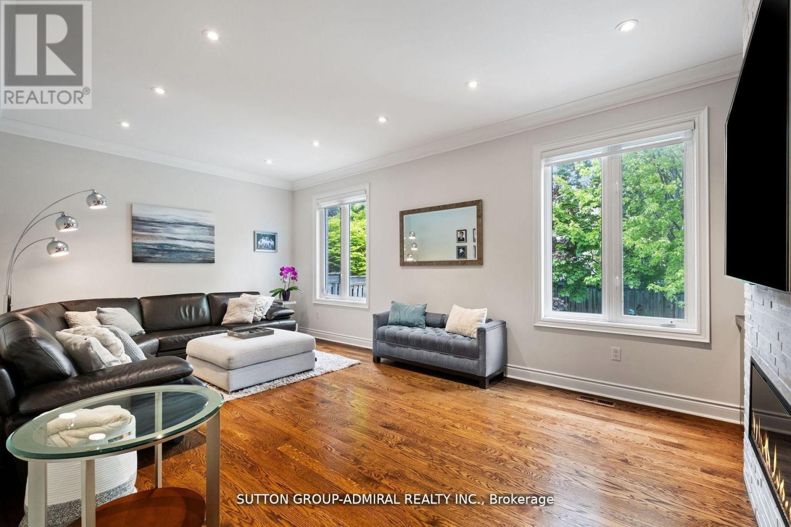 19 Langtry Place, Vaughan, ON - Indoor Photo Showing Living Room