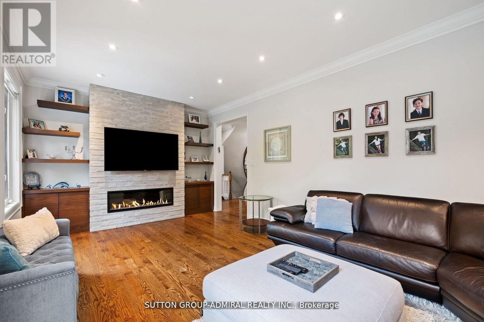 19 Langtry Place, Vaughan, ON - Indoor Photo Showing Living Room With Fireplace