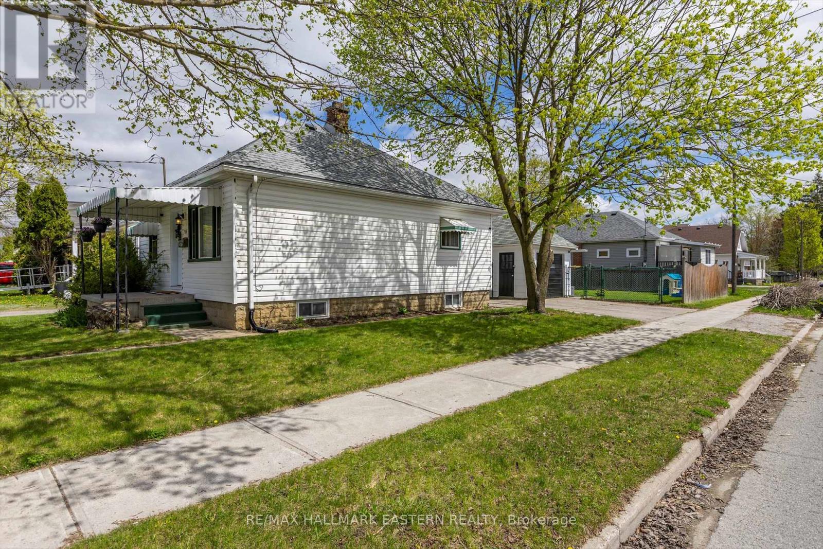 706 Monaghan Road, Peterborough (Otonabee Ward 1), ON - Outdoor