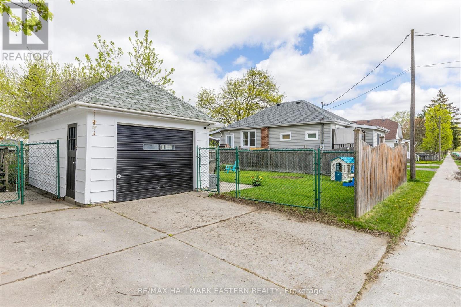 706 Monaghan Road, Peterborough (Otonabee Ward 1), ON - Outdoor With Exterior