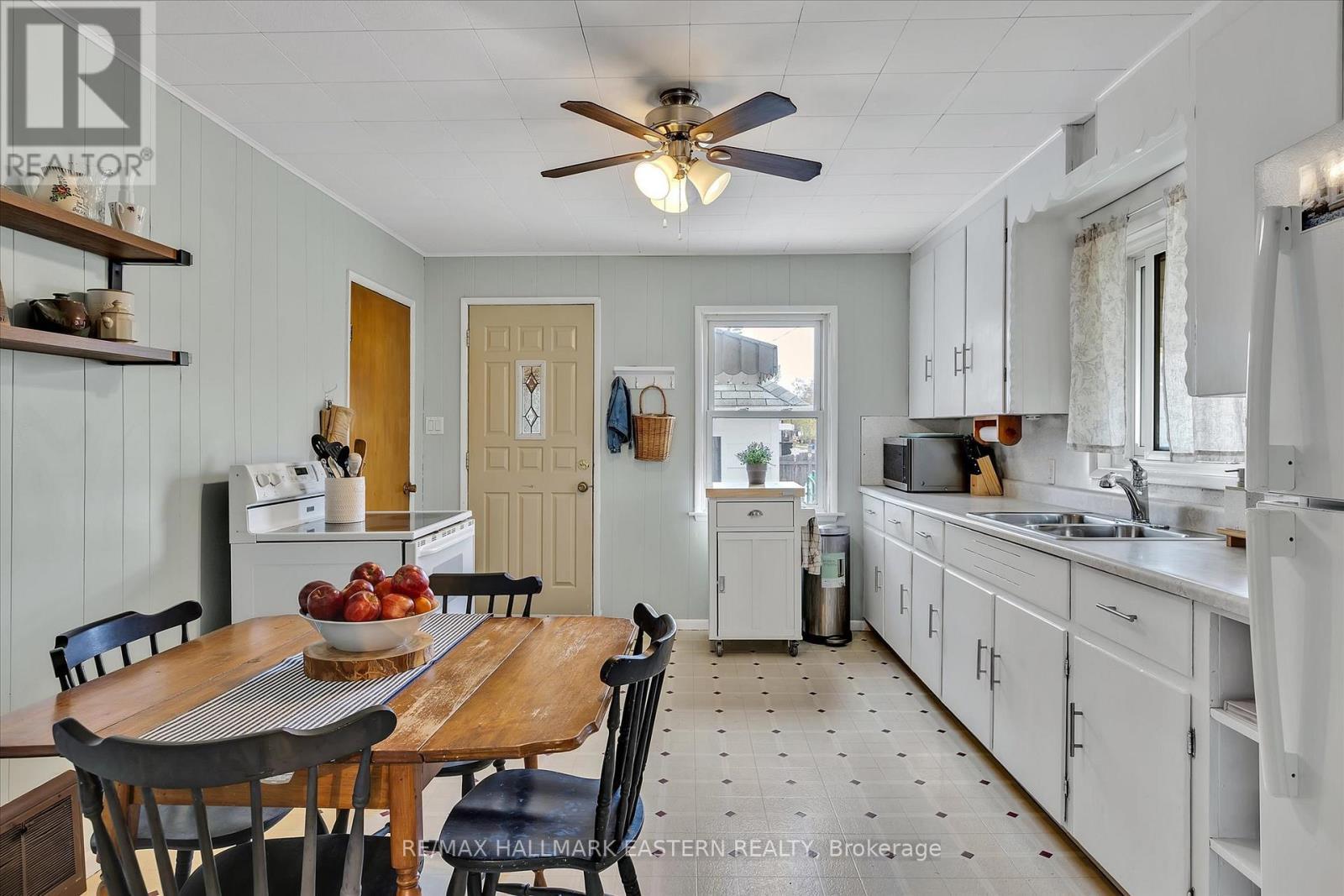 706 Monaghan Road, Peterborough (Otonabee Ward 1), ON - Indoor Photo Showing Dining Room