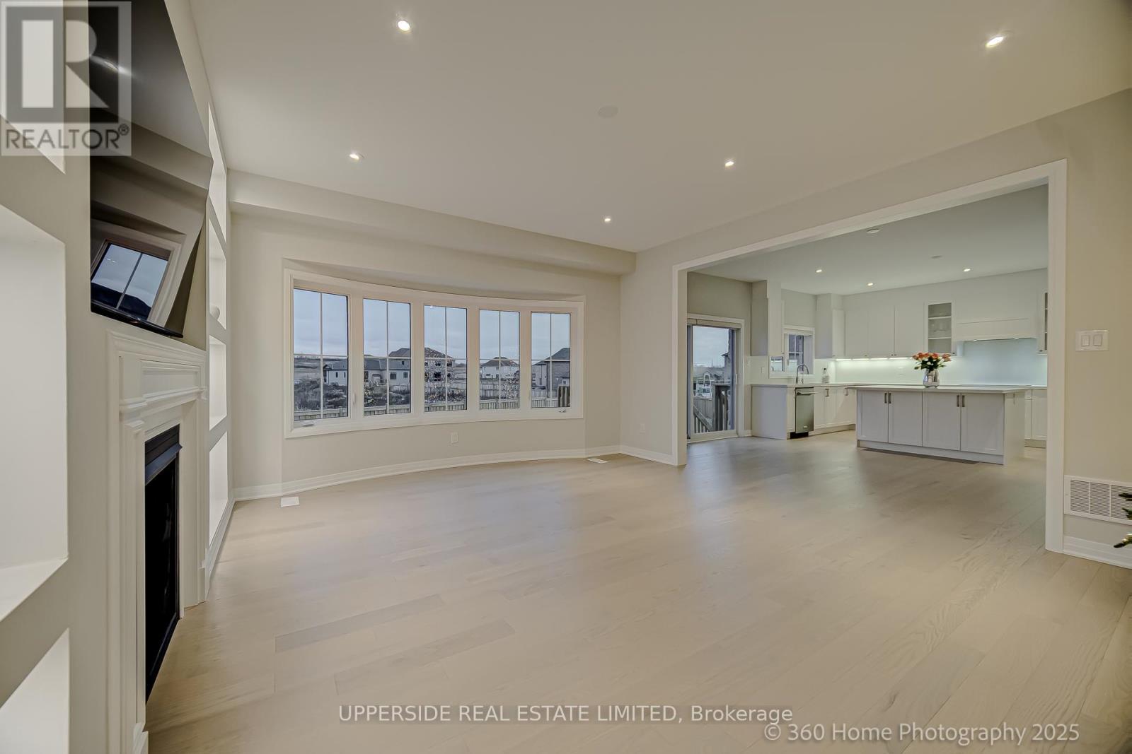 1727 Corsal Court, Innisfil, ON - Indoor With Fireplace