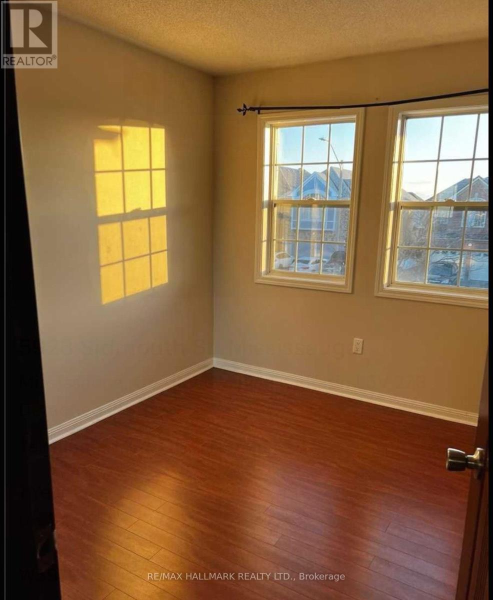 Main Level - 5923 Sidmouth Street, Mississauga, ON - Indoor Photo Showing Other Room