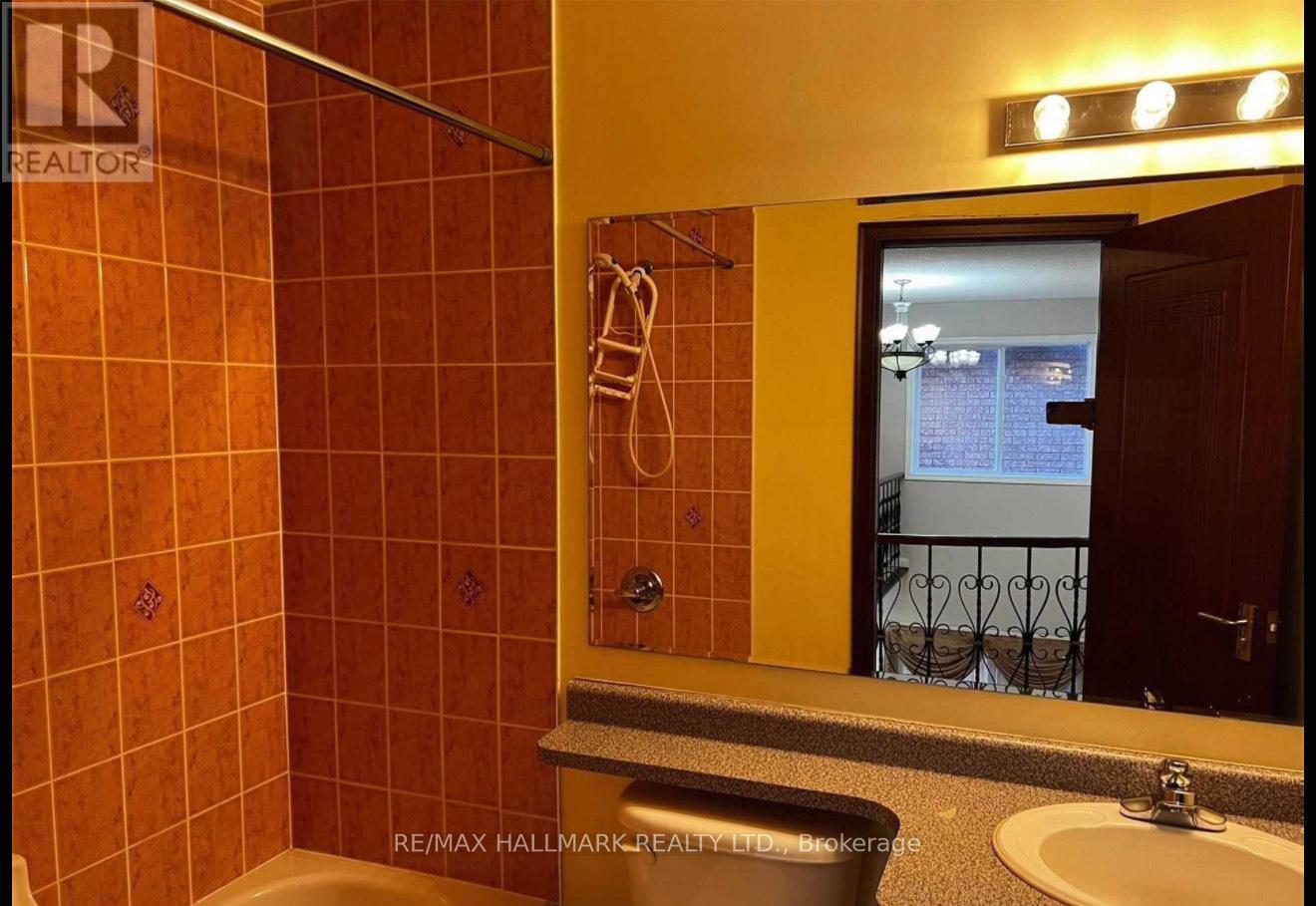 Main Level - 5923 Sidmouth Street, Mississauga, ON - Indoor Photo Showing Bathroom