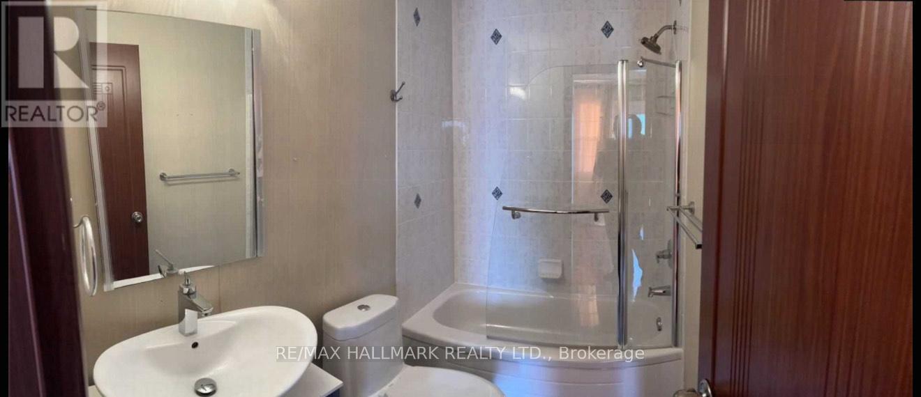 Main Level - 5923 Sidmouth Street, Mississauga, ON - Indoor Photo Showing Bathroom