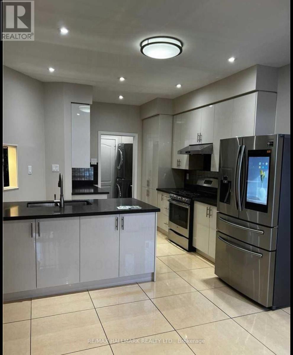Main Level - 5923 Sidmouth Street, Mississauga, ON - Indoor Photo Showing Kitchen
