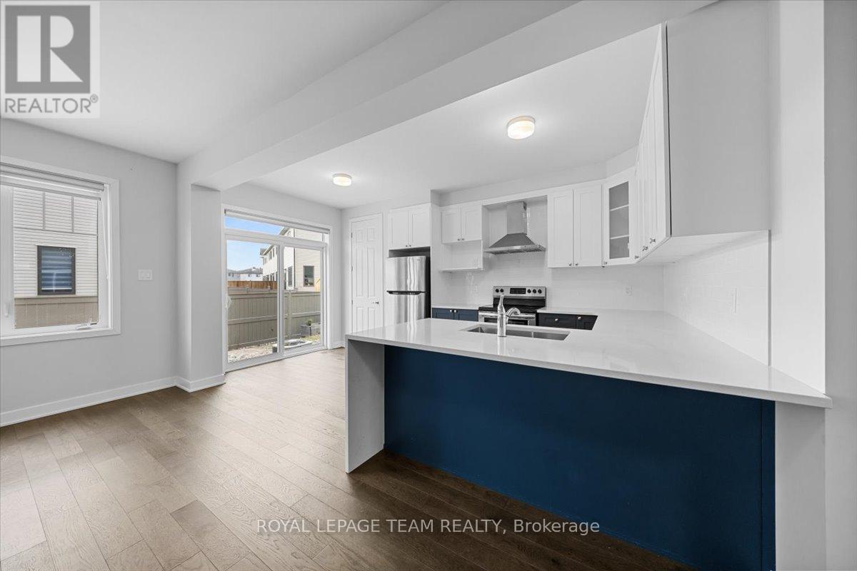2123 Winsome Terrace, Ottawa, ON - Indoor Photo Showing Kitchen With Double Sink