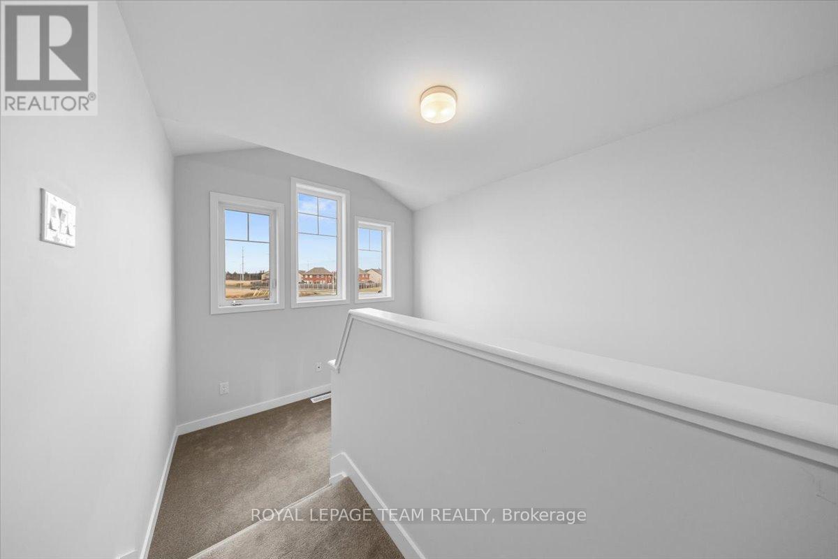2123 Winsome Terrace, Ottawa, ON - Indoor Photo Showing Other Room