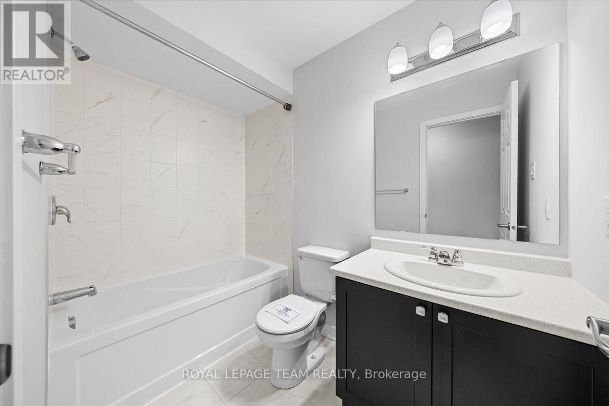 2123 Winsome Terrace, Ottawa, ON - Indoor Photo Showing Bathroom