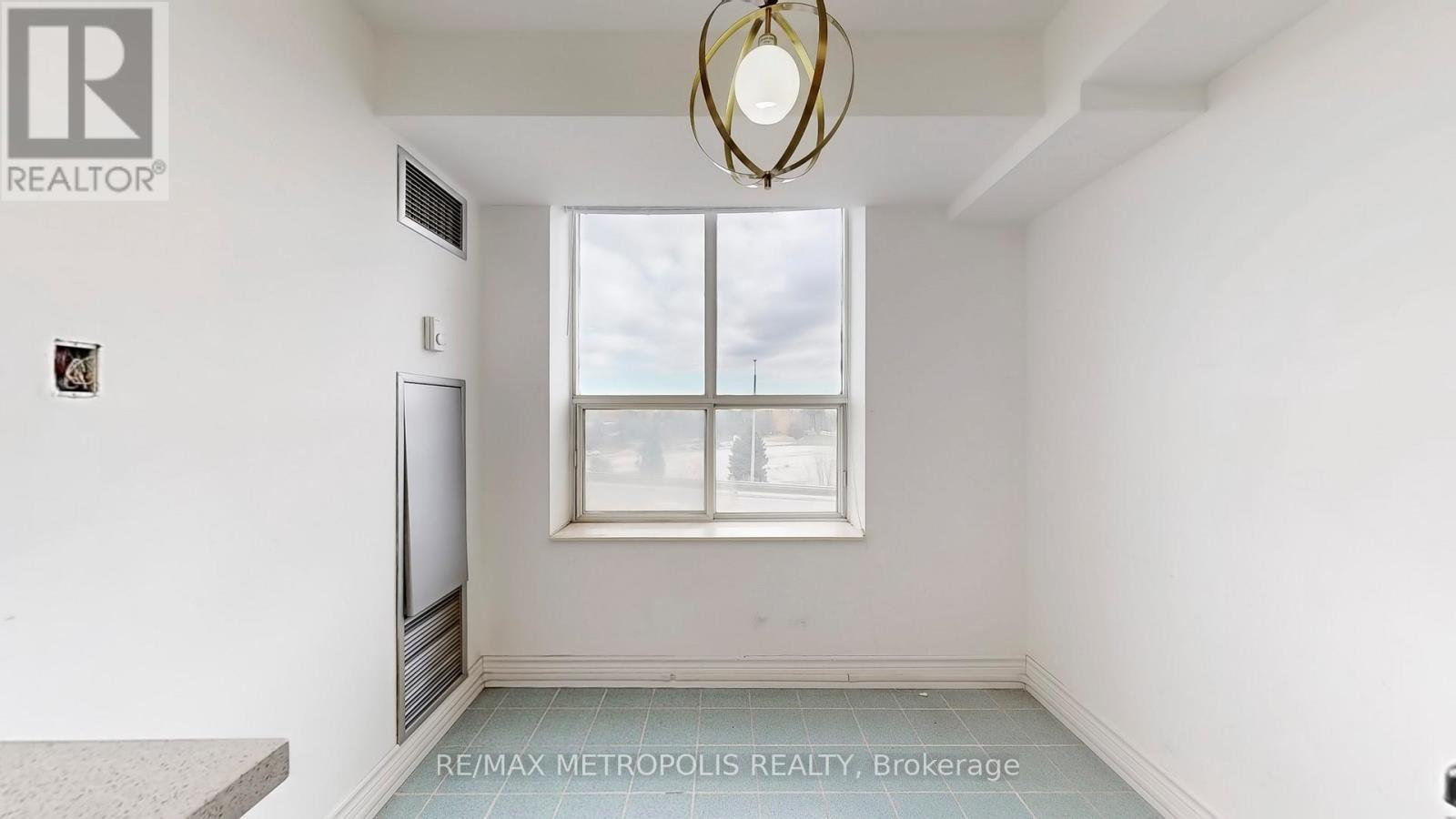 412 - 2200 John Street, Markham, ON - Indoor Photo Showing Other Room