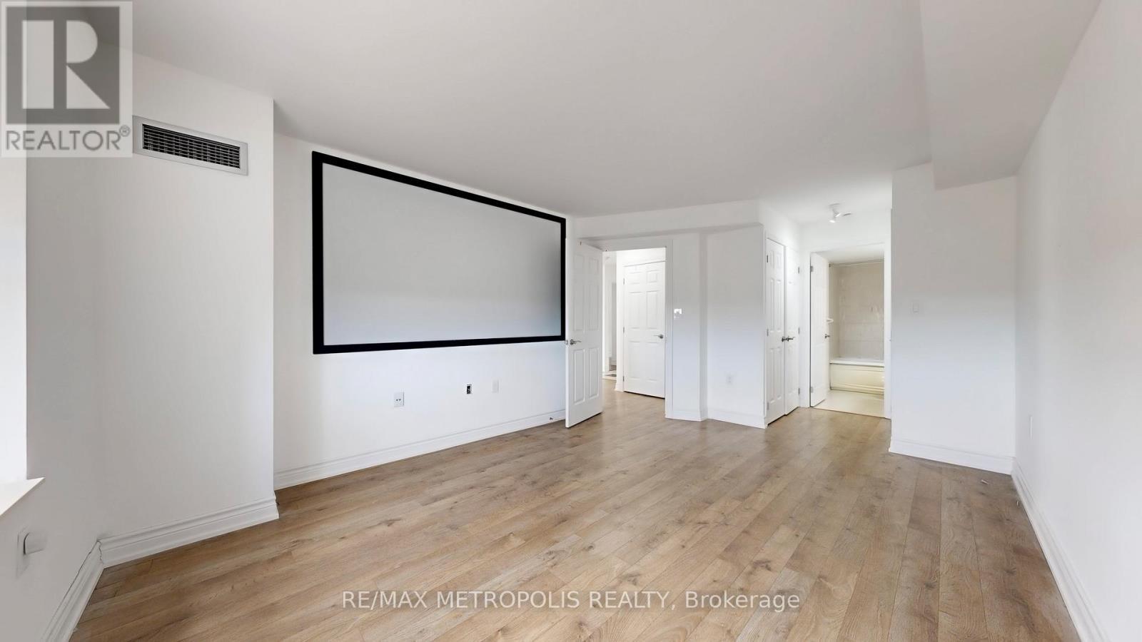 412 - 2200 John Street, Markham, ON - Indoor Photo Showing Other Room