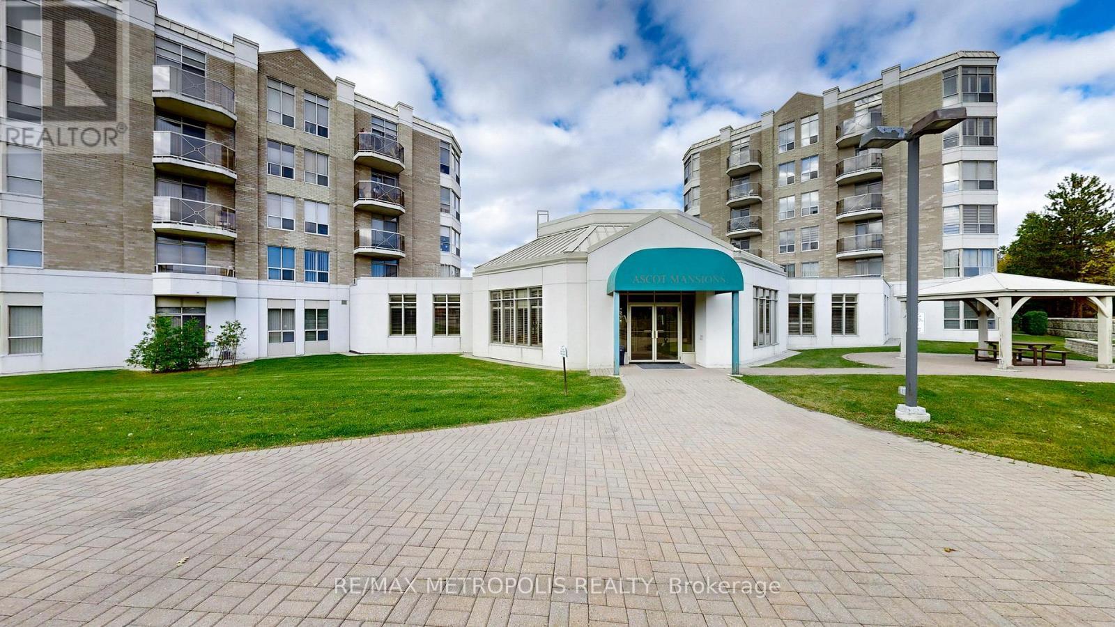 412 - 2200 John Street, Markham, ON - Outdoor With Balcony With Facade