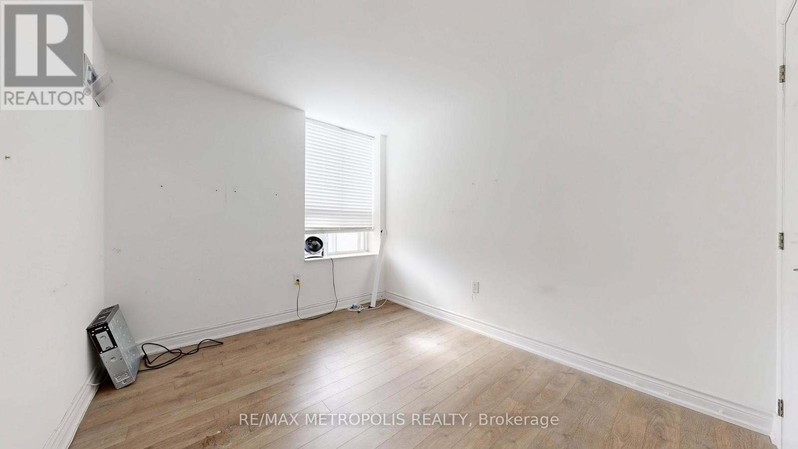 412 - 2200 John Street, Markham, ON - Indoor Photo Showing Other Room