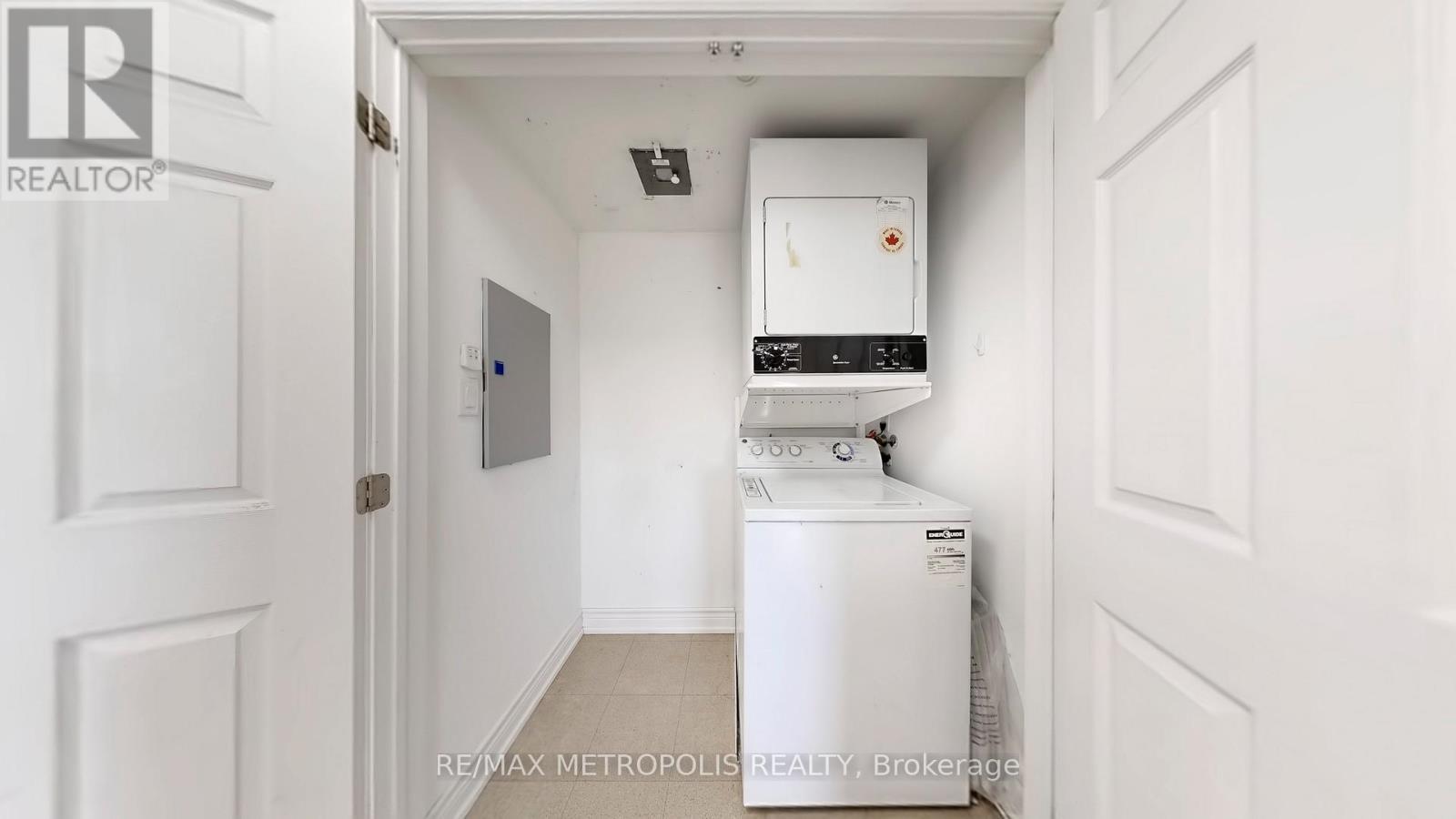 412 - 2200 John Street, Markham, ON - Indoor Photo Showing Laundry Room