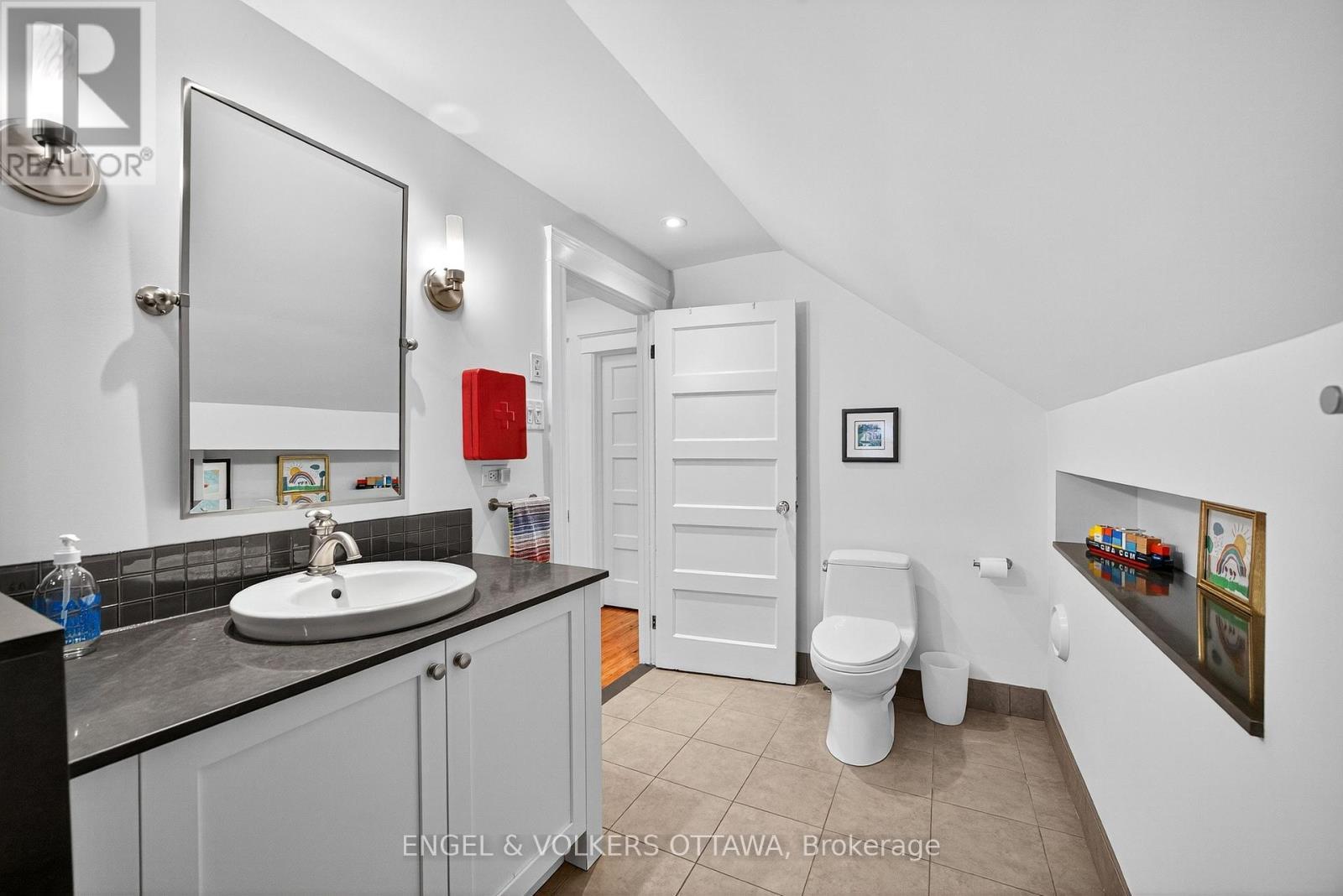 297 Clemow Avenue, Ottawa, ON - Indoor Photo Showing Bathroom