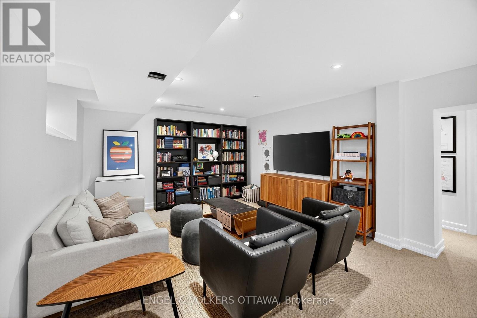 297 Clemow Avenue, Ottawa, ON - Indoor Photo Showing Other Room