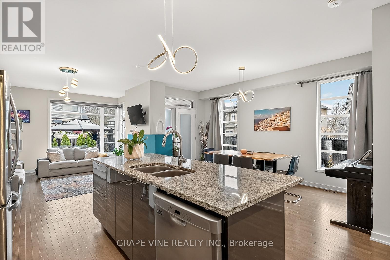145 Larimar Circle, Ottawa, ON - Indoor Photo Showing Kitchen With Double Sink