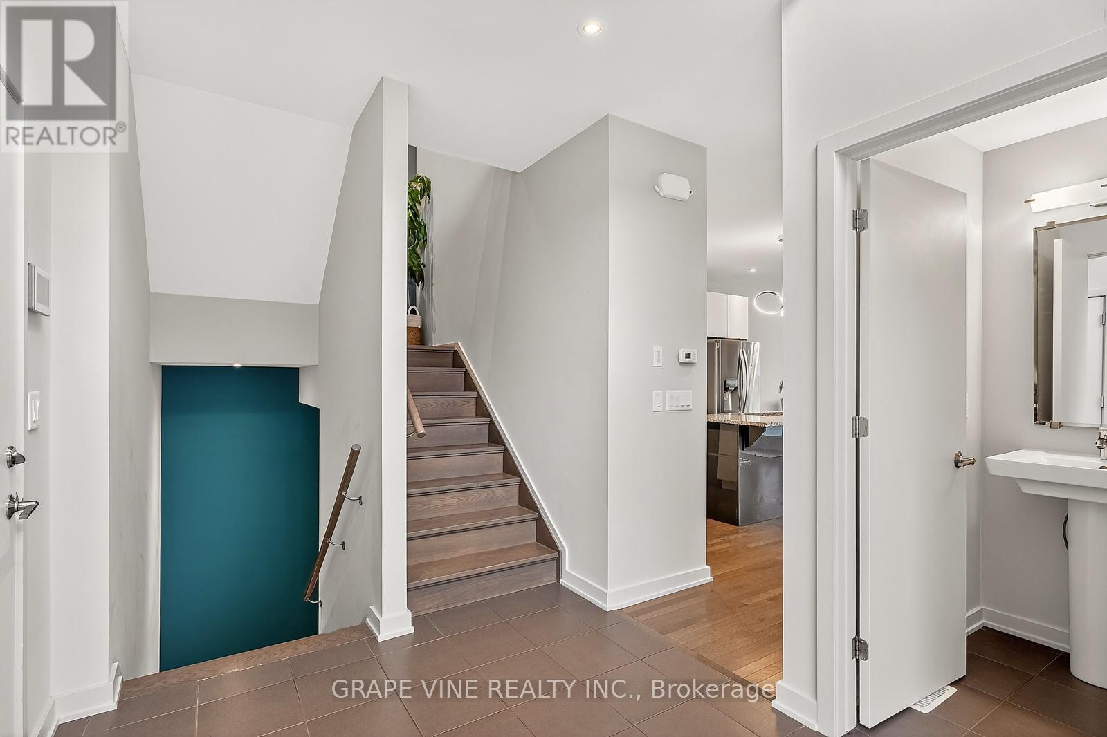 145 Larimar Circle, Ottawa, ON - Indoor Photo Showing Other Room