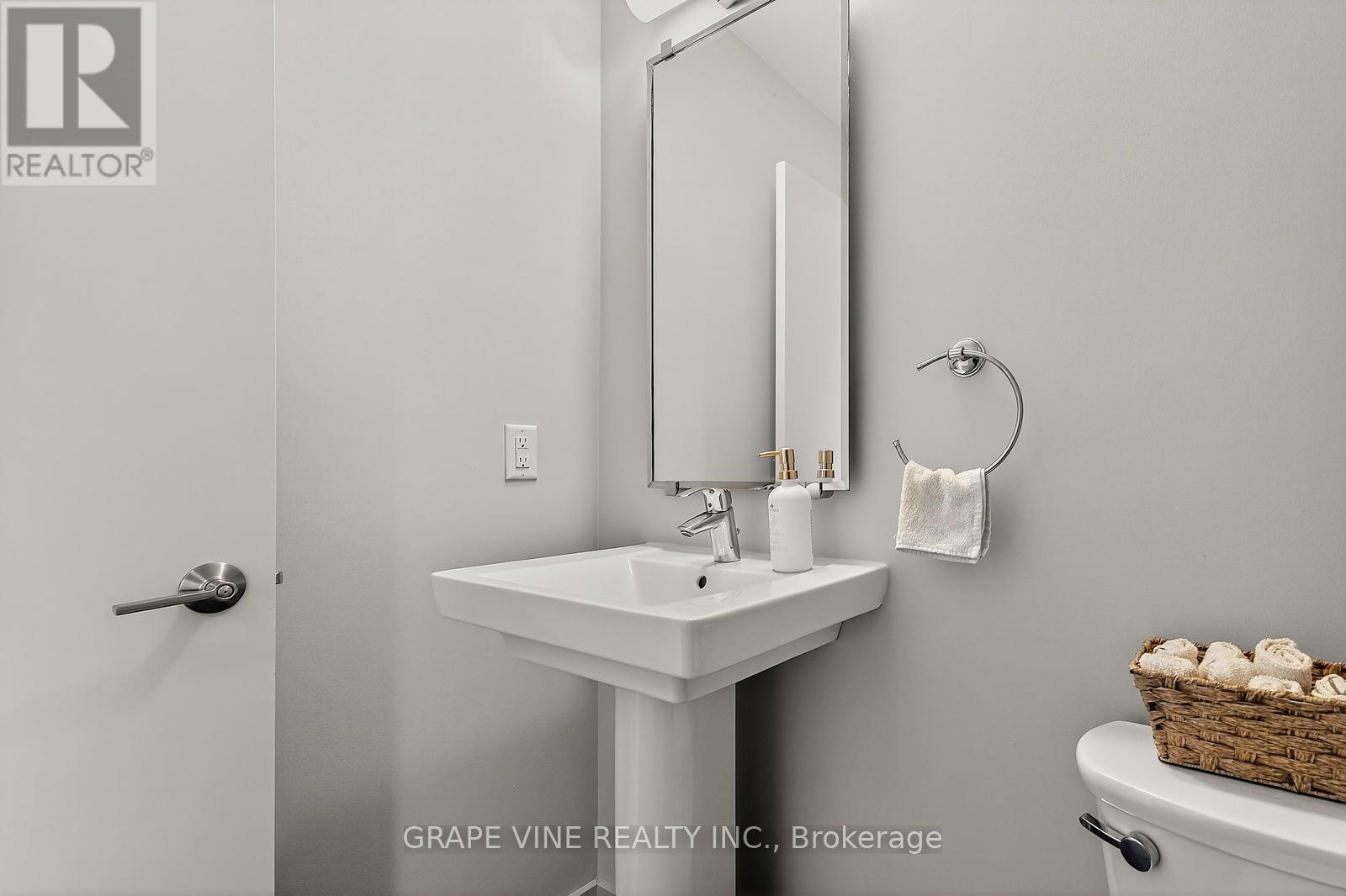 145 Larimar Circle, Ottawa, ON - Indoor Photo Showing Bathroom