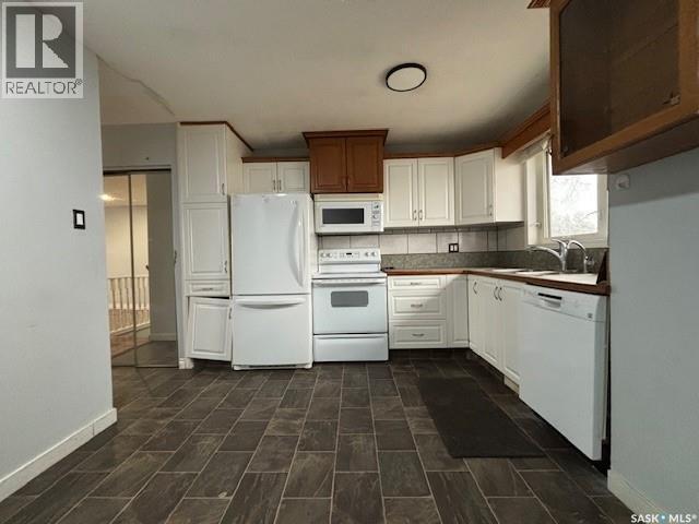 210 Forsyth Crescent, Regina, SK - Indoor Photo Showing Kitchen