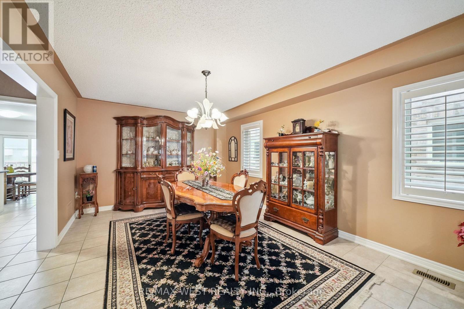 65 Kingly Crest Way, Vaughan, ON - Indoor Photo Showing Dining Room
