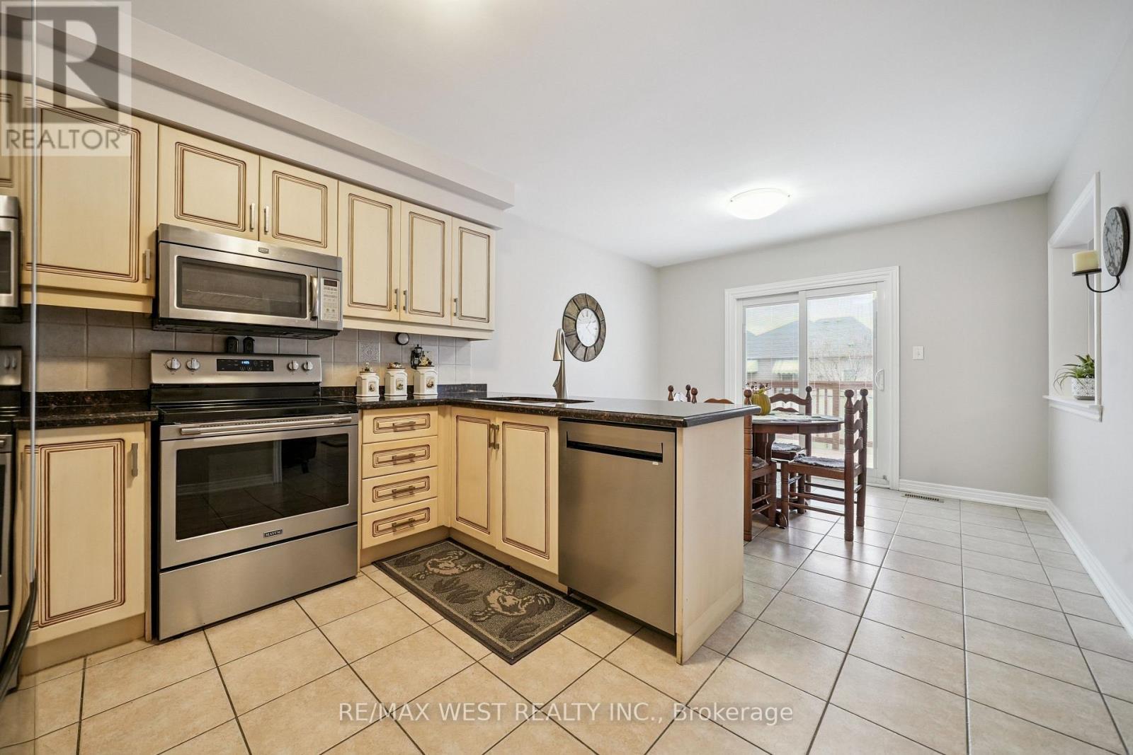 65 Kingly Crest Way, Vaughan, ON - Indoor Photo Showing Kitchen