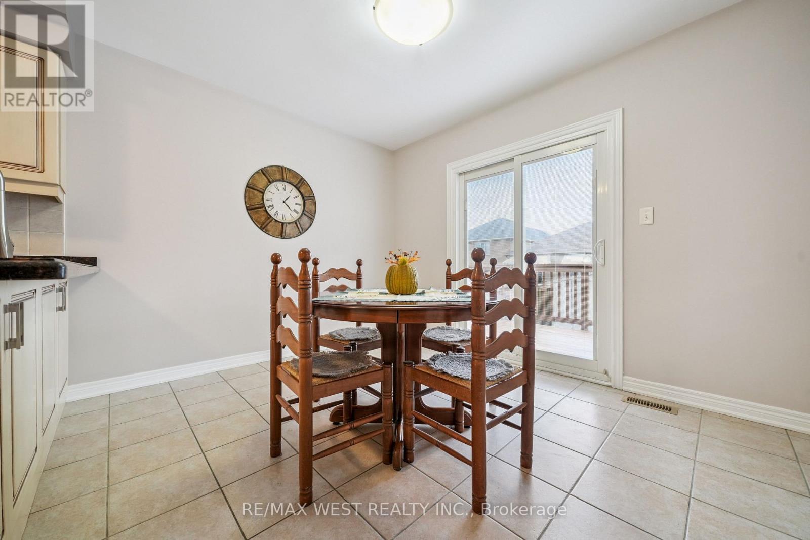 65 Kingly Crest Way, Vaughan, ON - Indoor Photo Showing Dining Room