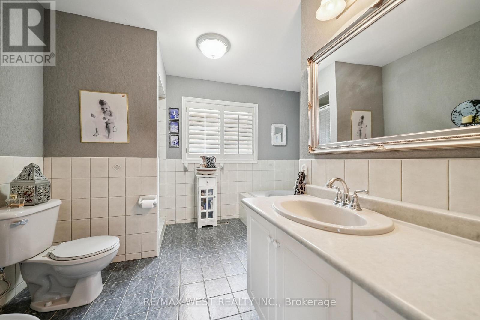 65 Kingly Crest Way, Vaughan, ON - Indoor Photo Showing Bathroom