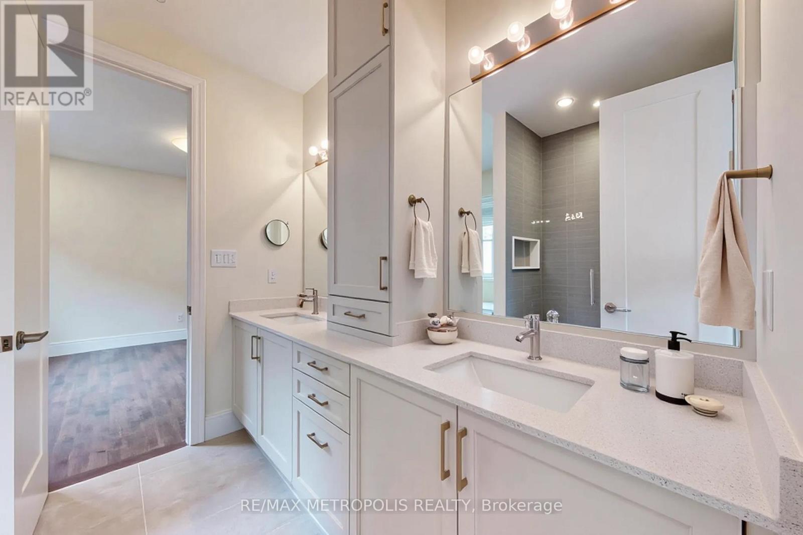 15 Seguin Street, Richmond Hill, ON - Indoor Photo Showing Bathroom