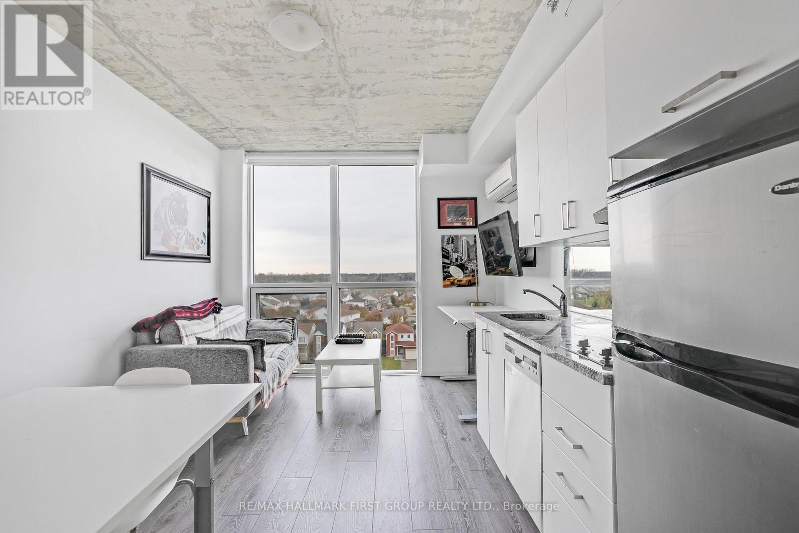 709 - 1900 Simcoe Street N, Oshawa, ON - Indoor Photo Showing Kitchen With Upgraded Kitchen