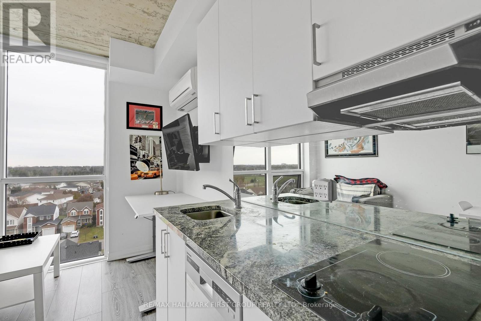 709 - 1900 Simcoe Street N, Oshawa, ON - Indoor Photo Showing Kitchen