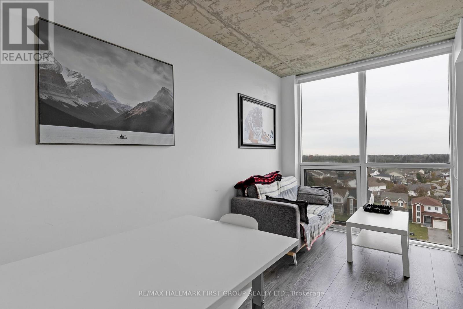 709 - 1900 Simcoe Street N, Oshawa, ON - Indoor