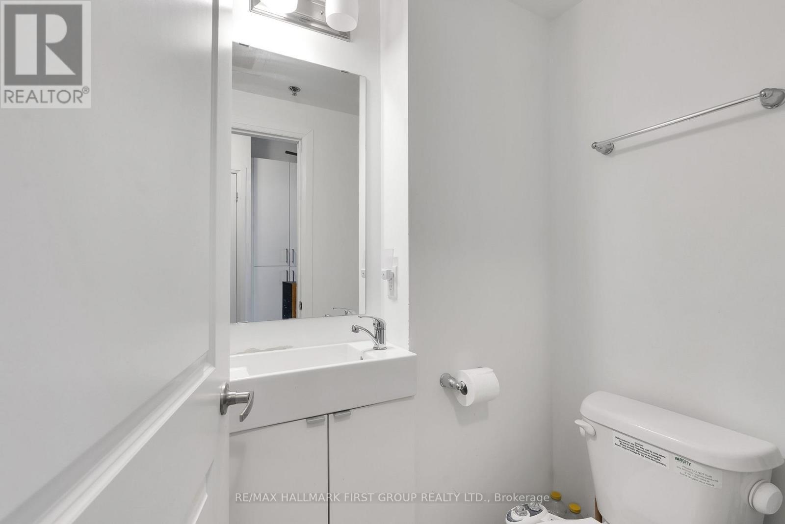 709 - 1900 Simcoe Street N, Oshawa, ON - Indoor Photo Showing Bathroom